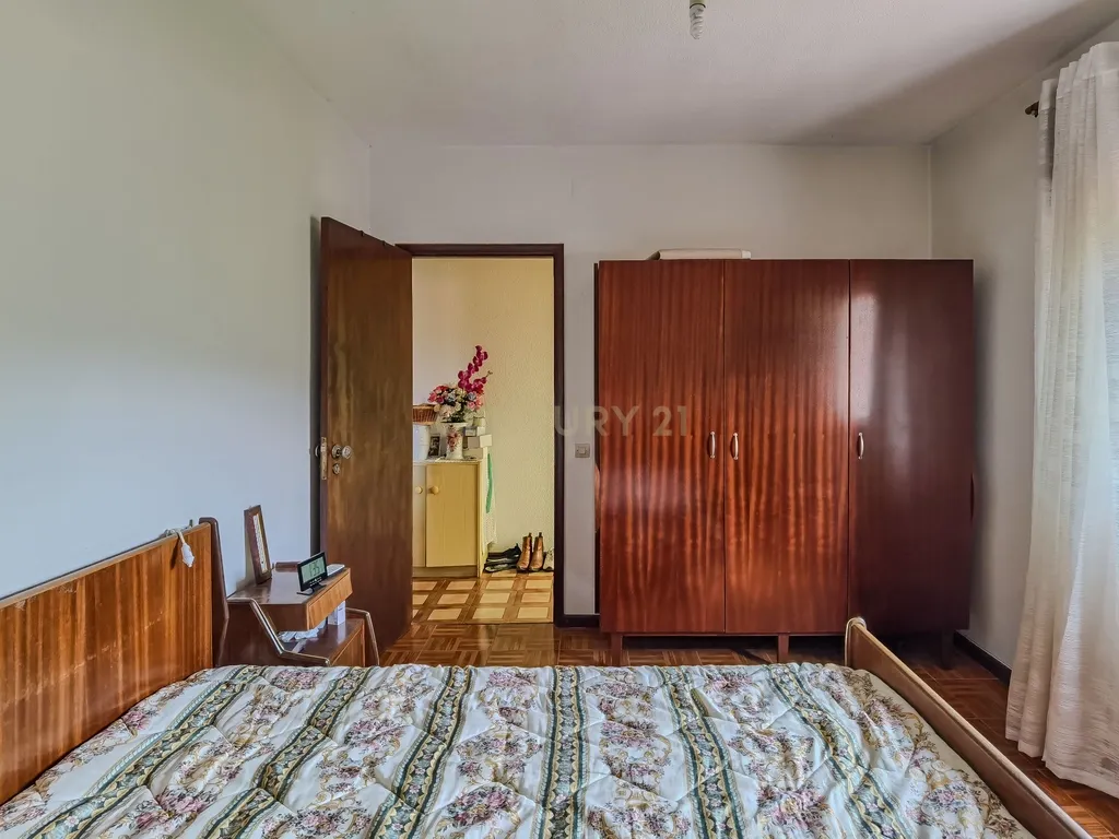 Moradia Bifamiliar T3+T3 em São Pedro da cova – Espaço, Tranquilidade e Conforto - Image 43