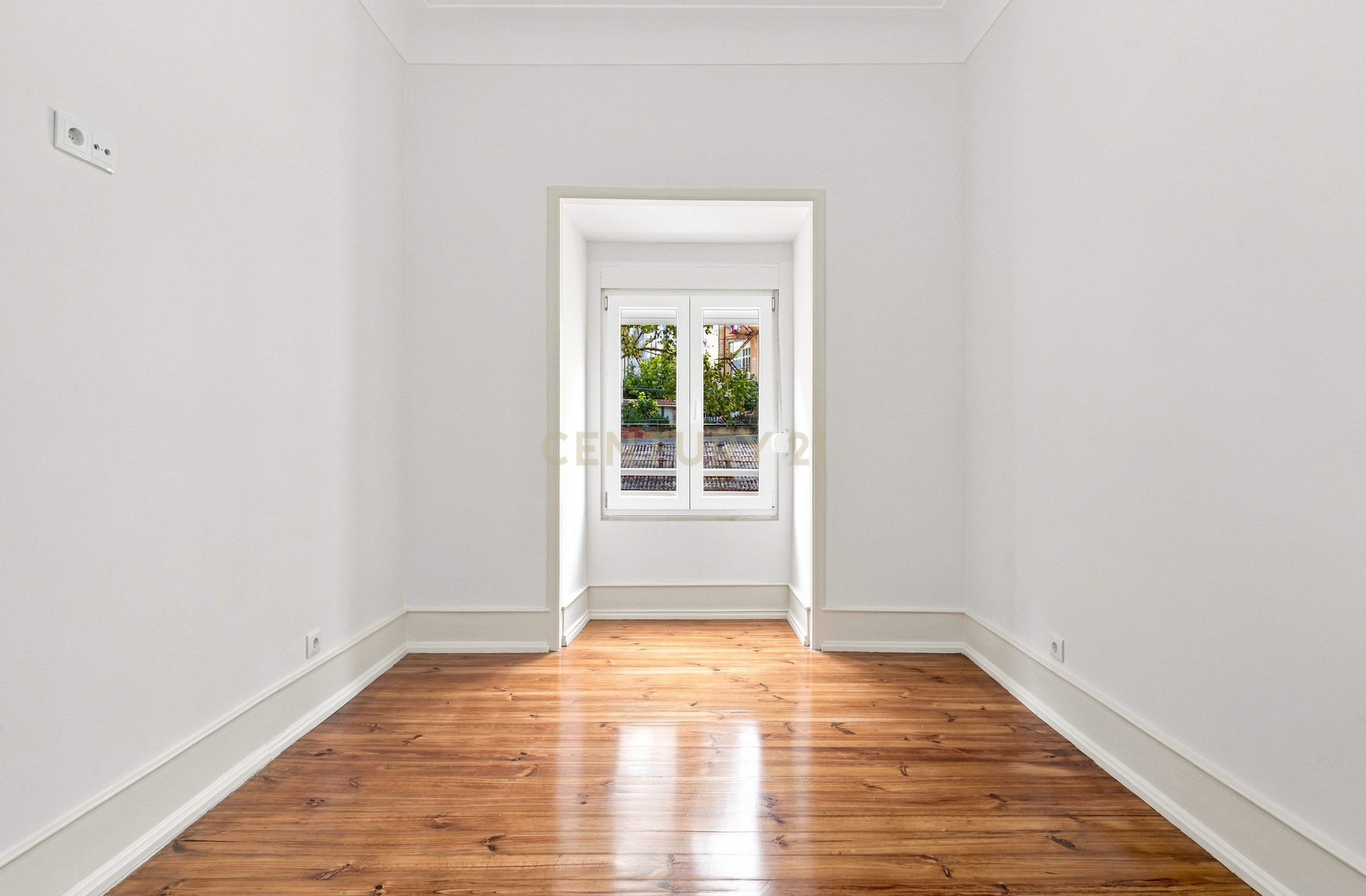 Fotografia 9 de Exclusivo na Penha de França | T3 Totalmente Remodelado com Elevador, Cozinha Equipada e Logradouro Privativo de 41 m²