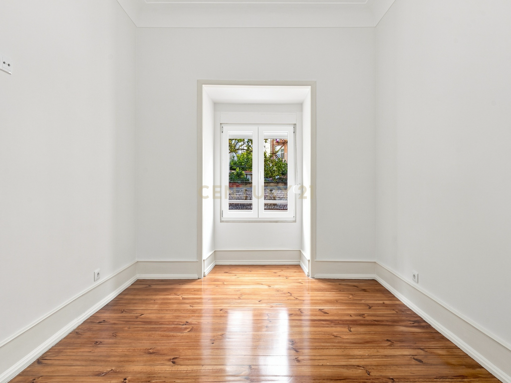 Exclusivo na Penha de França | T3 Totalmente Remodelado com Elevador, Cozinha Equipada e Logradouro Privativo de 41 m² - Image 9