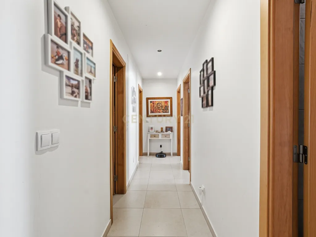 Apartamento T3 Duplex Samouco | Box para 2 Viaturas | Elevador - Image 17