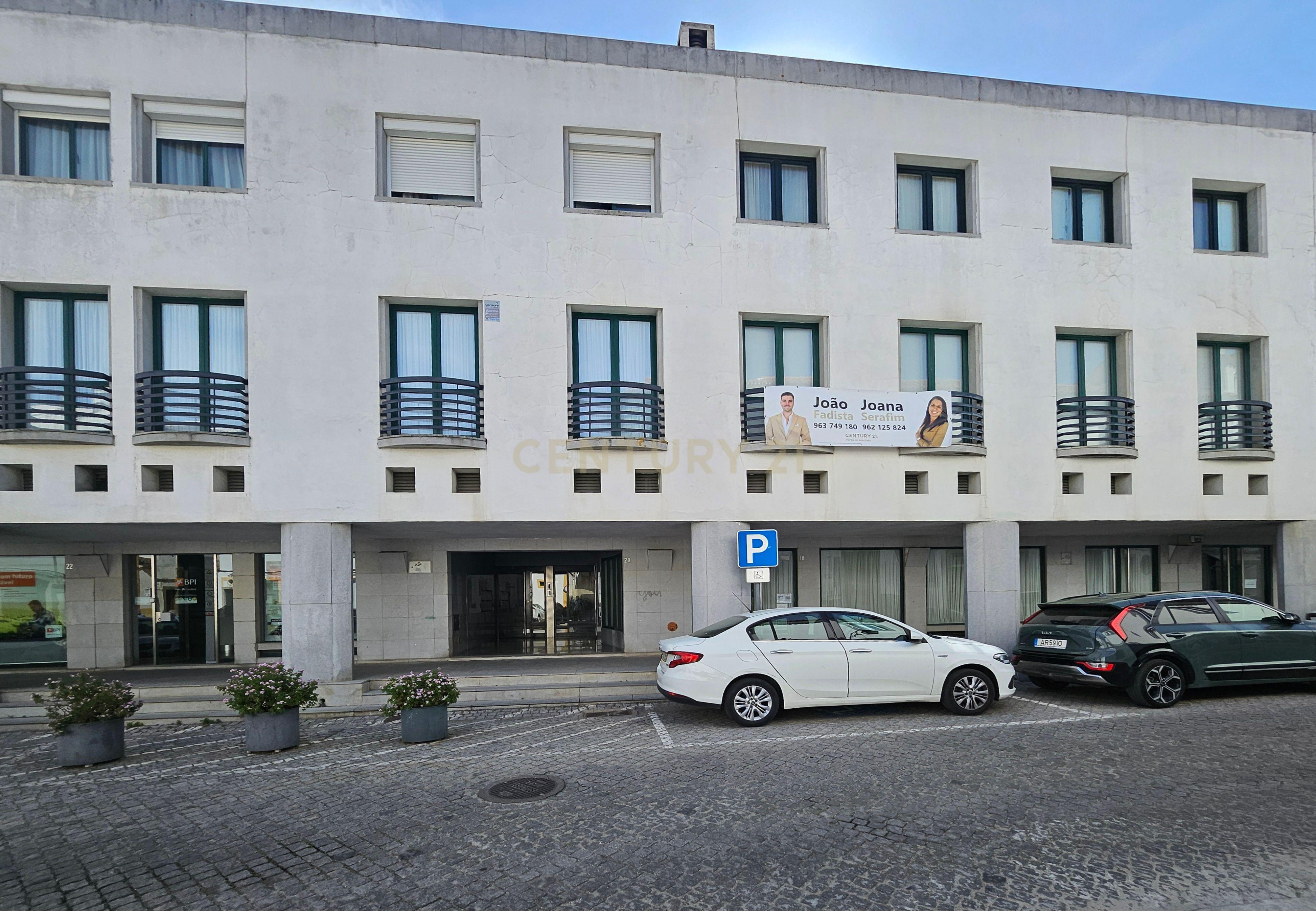 Apartamento T3 com terraço e garagem Condomínio Santa Catarina, Centro Histórico de Évora - Image 26