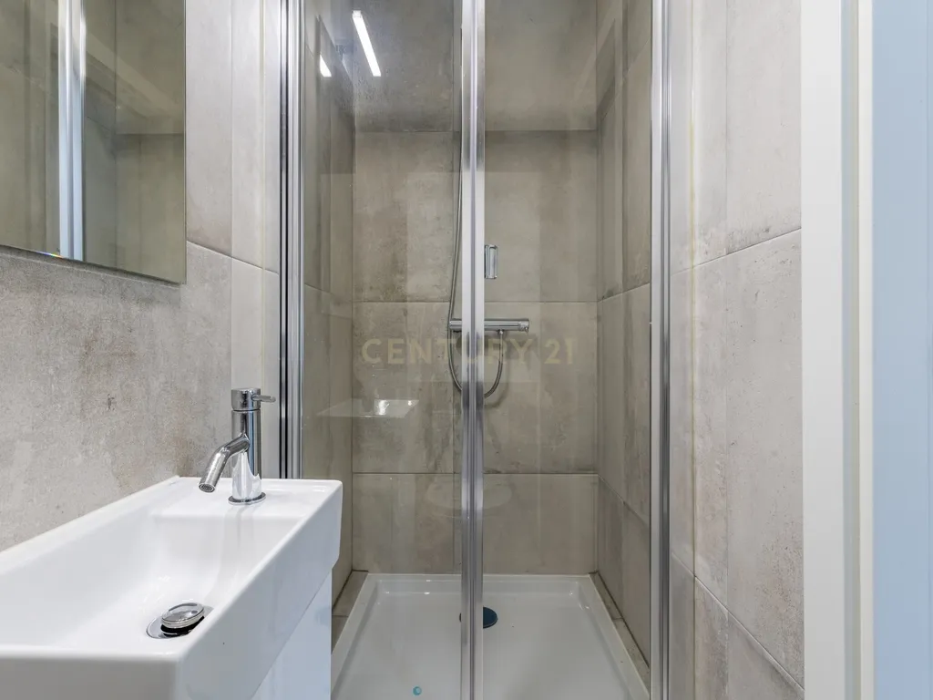 Apartamento T2 transformado em T3 com charme único em Alvalade - Image 15
