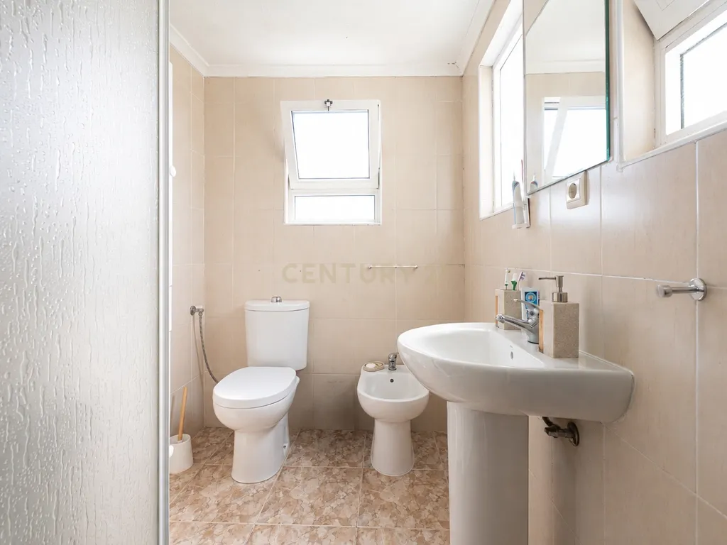 🏡 Moradia T3 + Espaço Comercial 🏪 | Livramento | Ponta Delgada📍 - Image 13