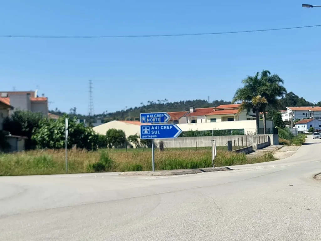 TERRENO PARA/CONSTRUÇÃO MORADIAS EM BANDA (PIP APROVADO COM PLANTAS PARA 3 HABITAÇÕES) PRÓXIMO AO POLO 1 LASKASAS E QUIM DAS FRANCESINHAS, A 2,2KM CONTINENTE E DO PARQUE DA CIDADE - REBORDOSA, PAREDES - Image 18