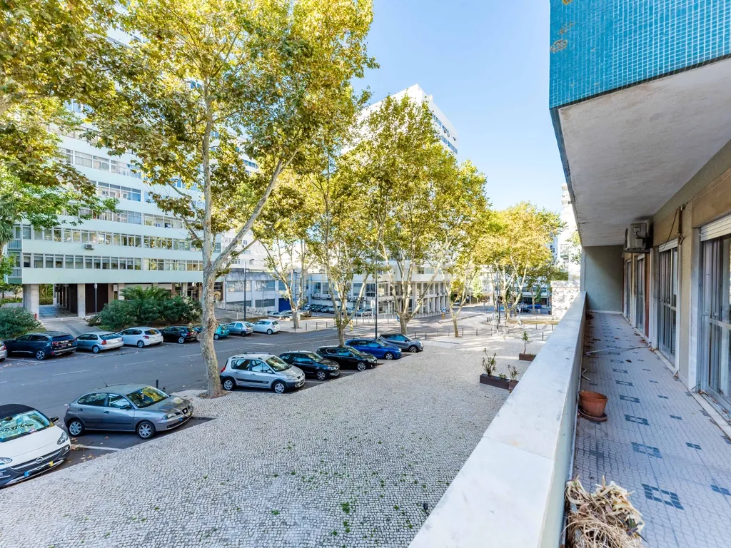 Espetacular Apartamento T5 com Terraço e Garagem, em São Domingos de Benfica, Lisboa - Image 33