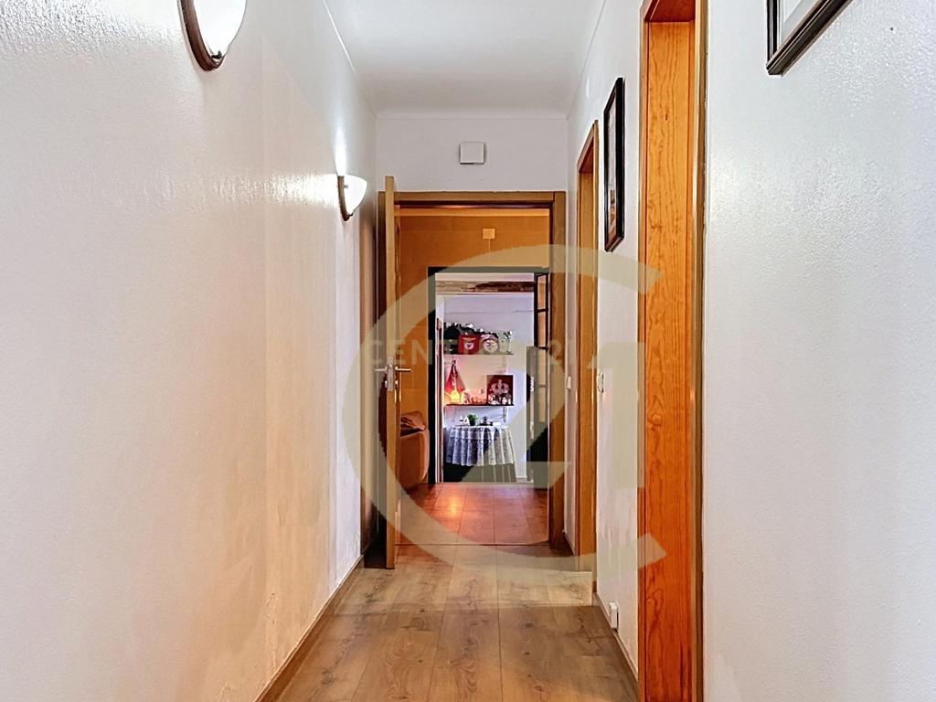 Moradia T6 com Potencial de Rendimento no 2.º Piso - Image 8