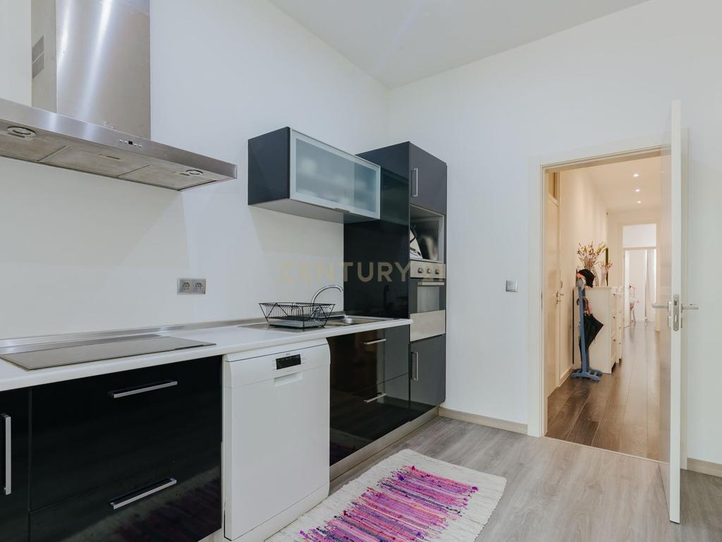 Apartamento Renovado em Avenidas Novas, Lisboa - Image 8