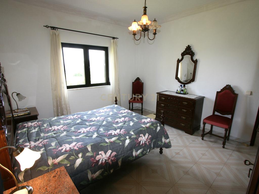 Propriedade de estilo tradicional T3+1, anexo e lote de 8080 m2 em Portela, São Bartolomeu de Messines - Image 15