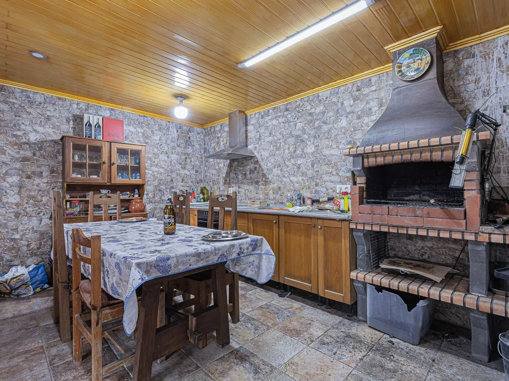 Moradia T4 com 3 Pisos + Sótão e Garagem — Famões - Image 81