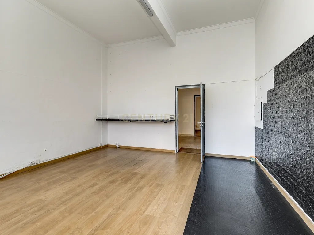 Loja no Lumiar, na Calçada de Carriche com 60 m2 num só piso - Image 4