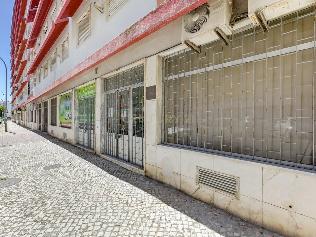 Escritório para Arrendamento em Casal de São Brás - Image 15