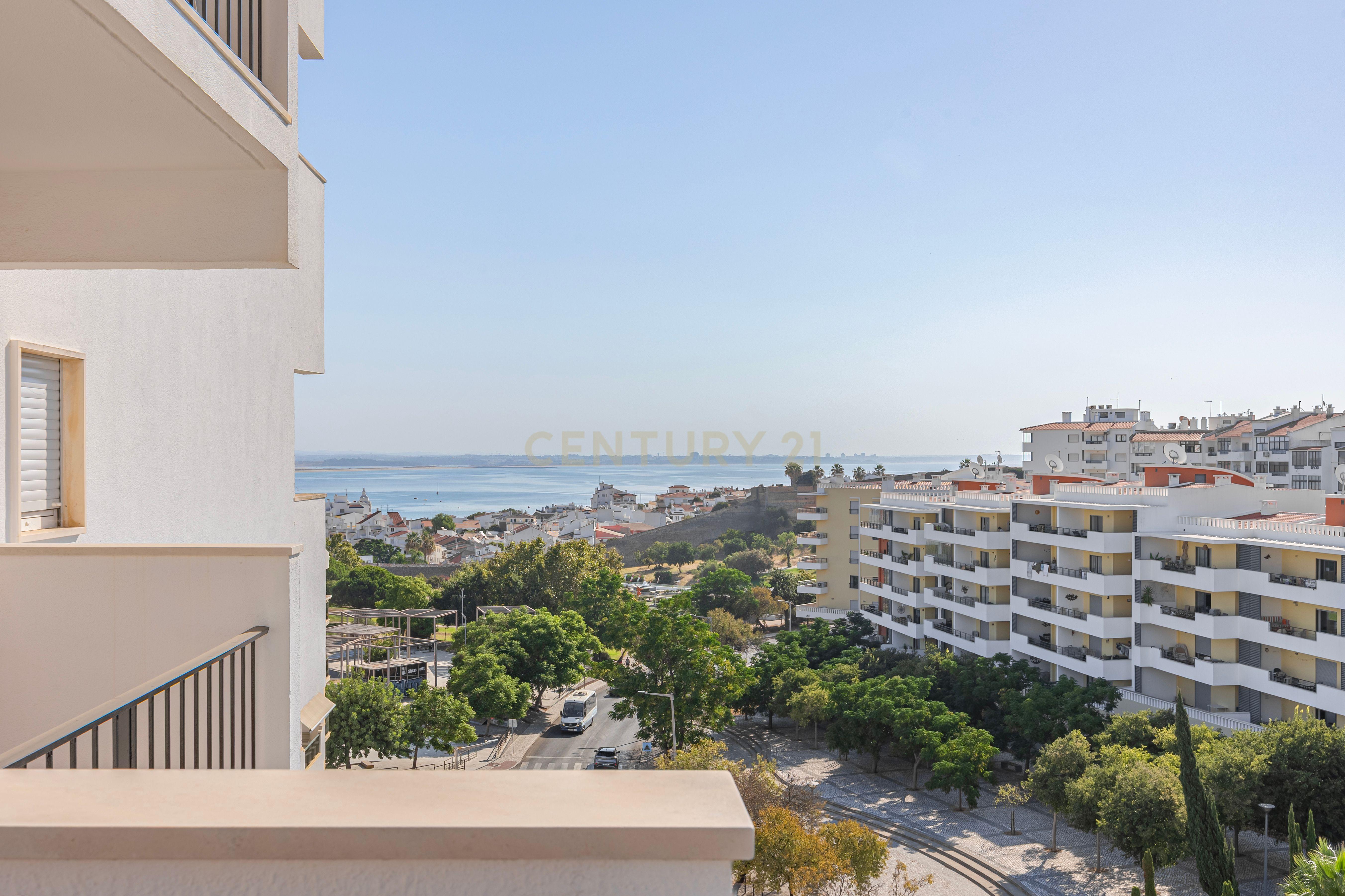 Fotografia 7 de Apartamento T2 Excelente com Duas Varandas e  Exposição Solar privilegiada