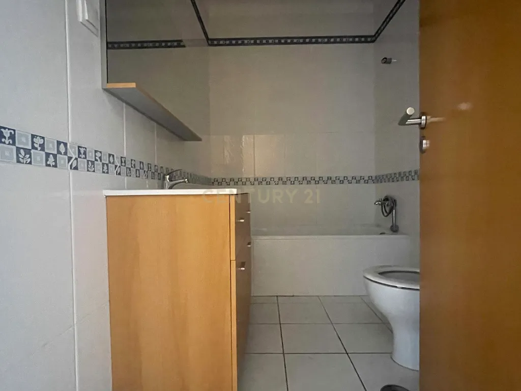 Apartamento T3, com Varanda, Arrecadação e 3 Lugares de estacionamento, no Pinhal Novo - Image 18