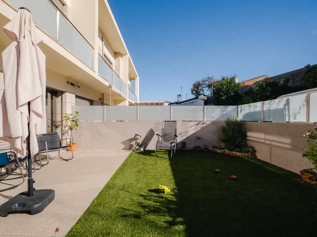 Moradia T4 com 255 m², Suíte Generosa, Jardim e Garagem para 3+ Viaturas | Astromil, Paredes - Image 49