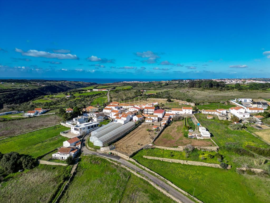 Moradia Isolada T3 com 2480m2 de terreno, poço e com anexos - Image 56