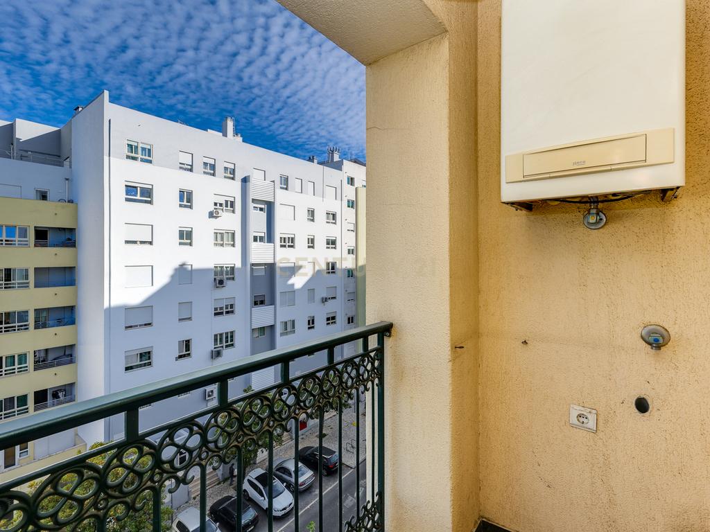 Apartamento T3+Box em Telheiras – Rua Fernando Lopes Graça - Lisboa - Image 29
