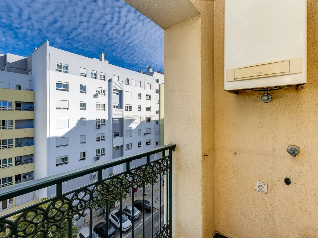 Apartamento T3+Box em Telheiras – Rua Fernando Lopes Graça - Lisboa - Image 29