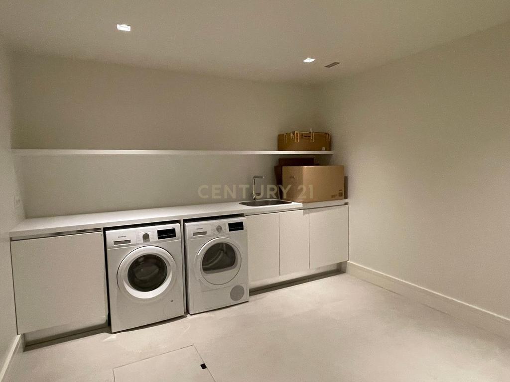 Moradia T3+1 em Cascais com Piscina Privada, Varandas e Jardim - Image 20