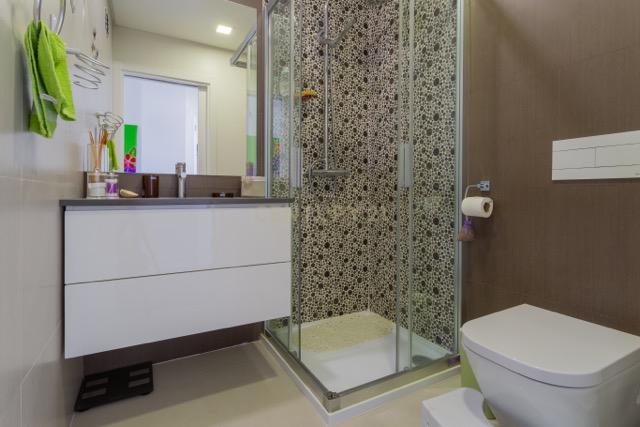 Luxuoso apartamento T3 duplex com Vista Panorâmica em Quinta de Santa Teresa, Charneca de caparica - Image 9