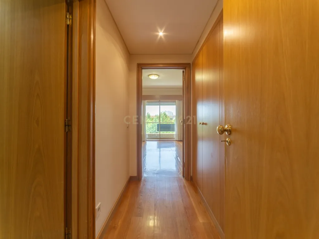Apartamento T3 de Excelência na Foz do Douro – Porto - Image 5