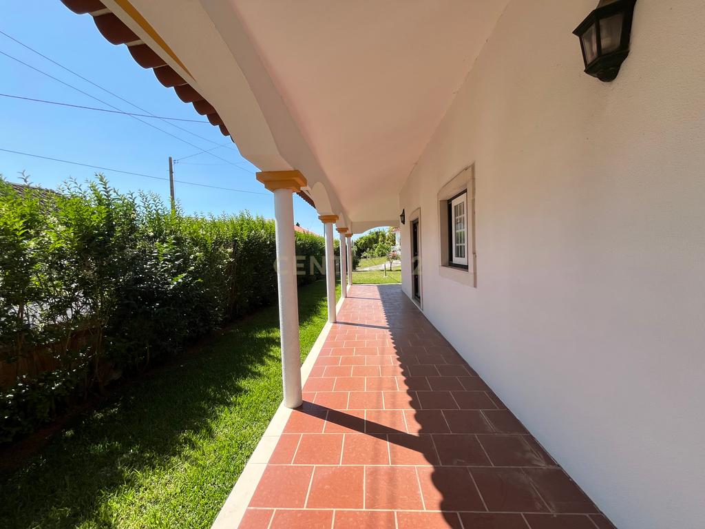 Moradia com 5 quartos em Vale Covo, Bombarral, com jardim, piscina, barbecue, adega e várias zonas de lazer - Image 16