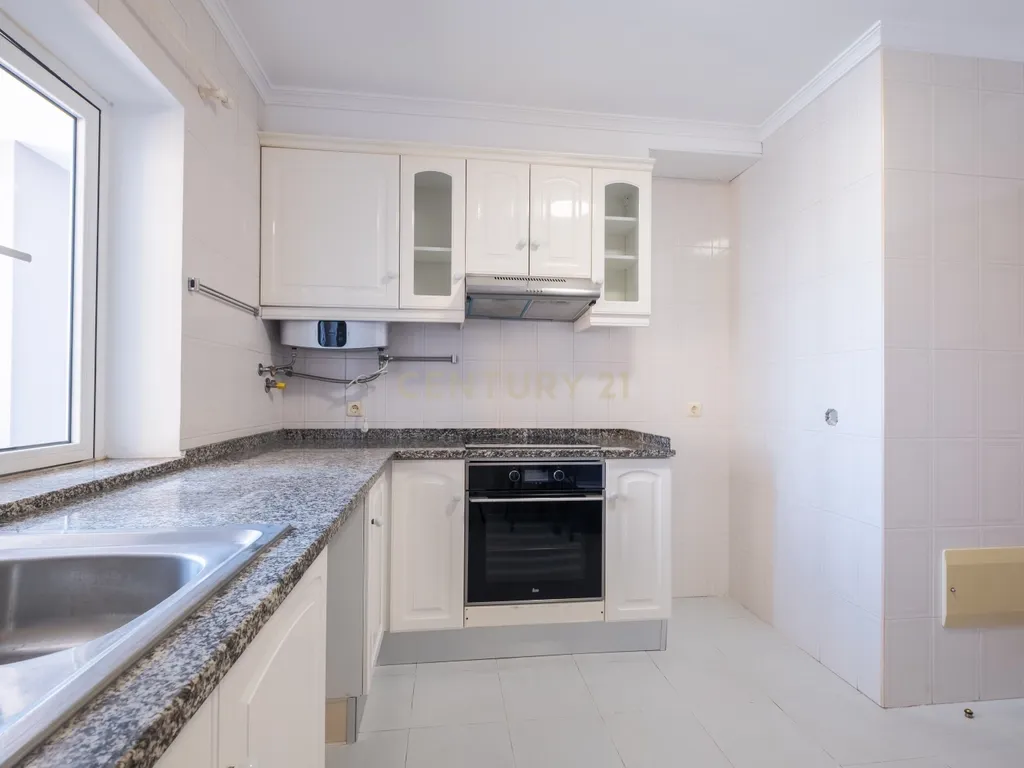 Apartamento T2 para Arrendamento – Centro do Funchal, Ilha da Madeira - Image 18