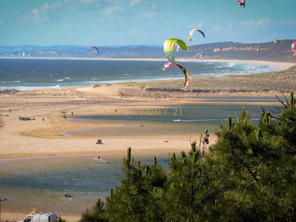 Terreno na Lagoa de Albufeira com 204m2 - Image 2
