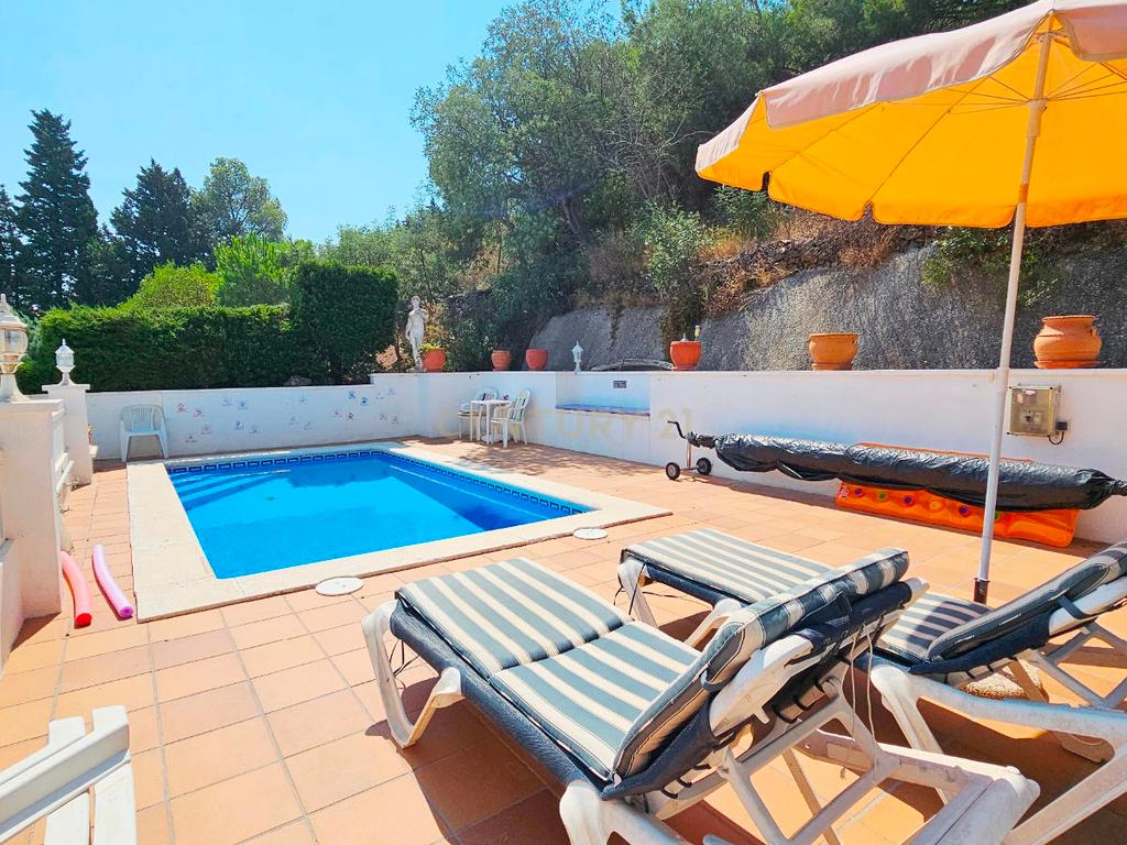 Cobertura com terraço, jardim e piscina privada com vista para o mar em Llançà - Image 37