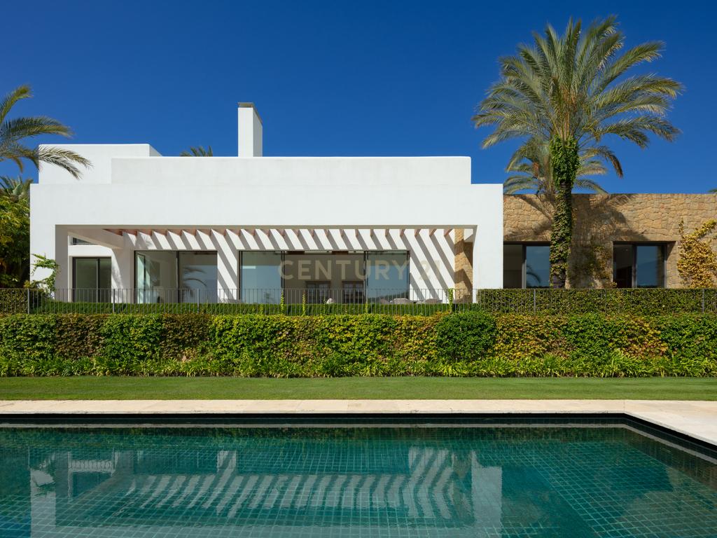 Villa Green 10: Elegância Contemporânea e Luxo à Beira do Golfe na Finca Cortesin - Image 24