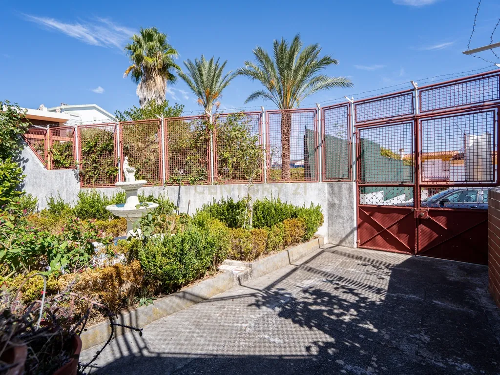 MORADIA T5 C/ TERRAÇO E JARDIM ALFRAGIDE - Image 37