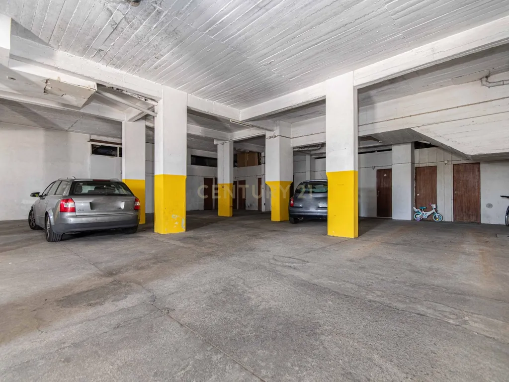 T3 na Sobreda da Caparica – Com Parqueamento e Arrecadação - Image 24