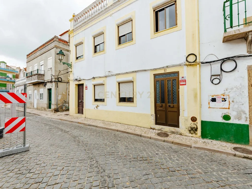 Apartamento T2 no centro Histórico Alcochete - Image 1