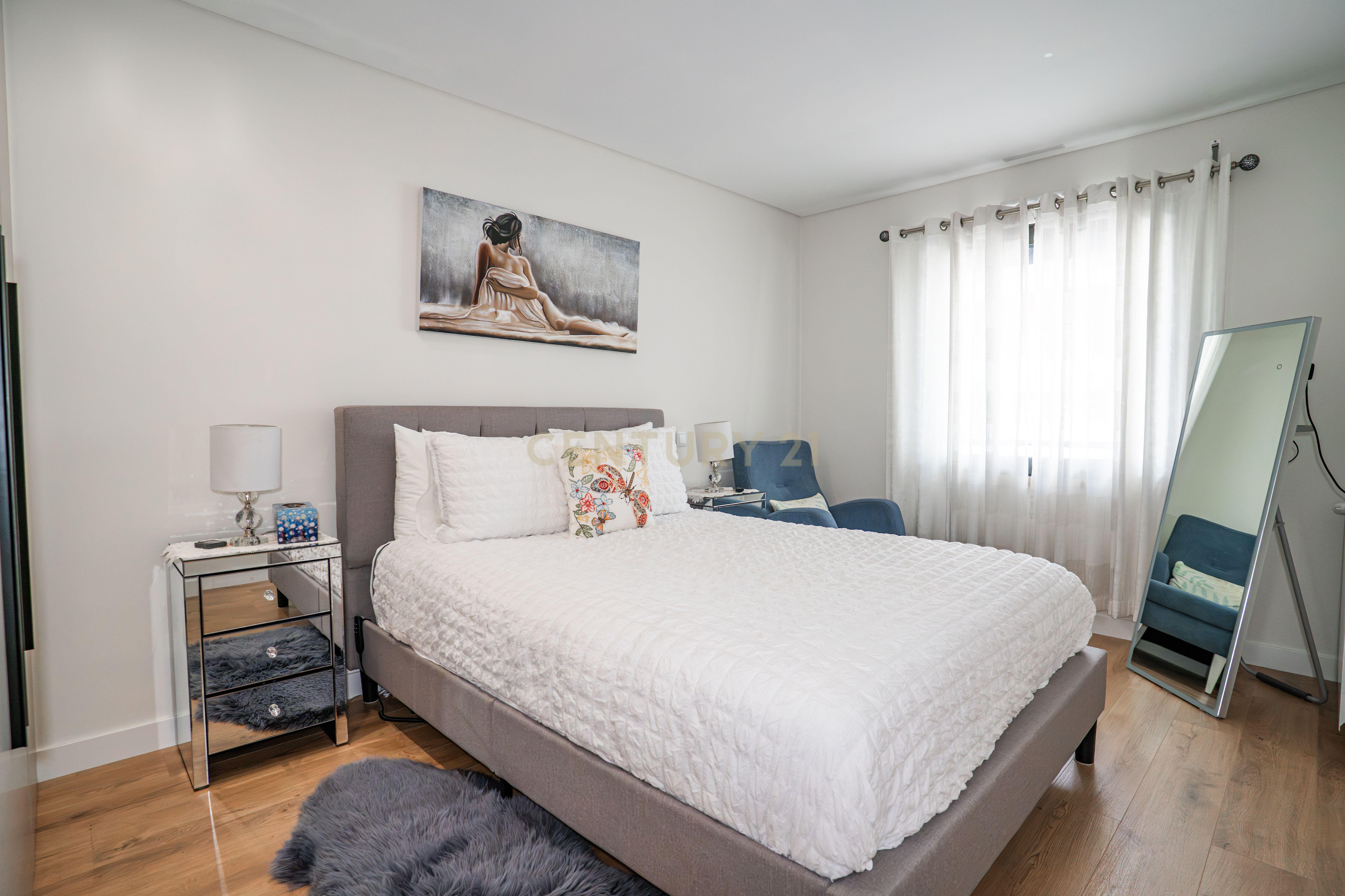 Fotografia 11 de Apartamento T3 Semi-Novo em Caldas da Rainha | 2 Varandas | 2 Parqueamentos