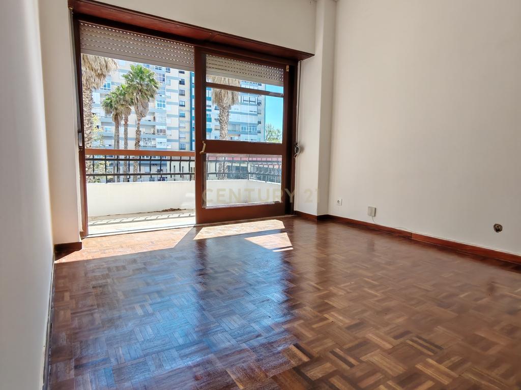Apartamento T3 em Carnaxide - Image 3