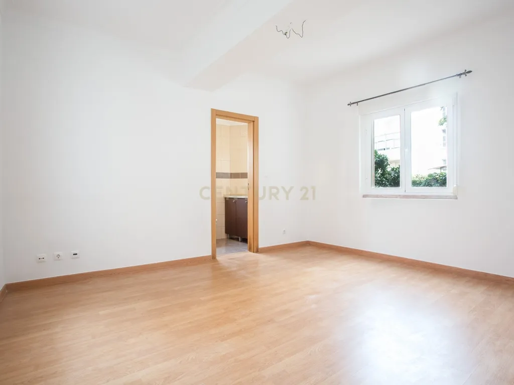 Apartamento T2 ,com suite, perto do metro do alto dos moinhos - Image 10