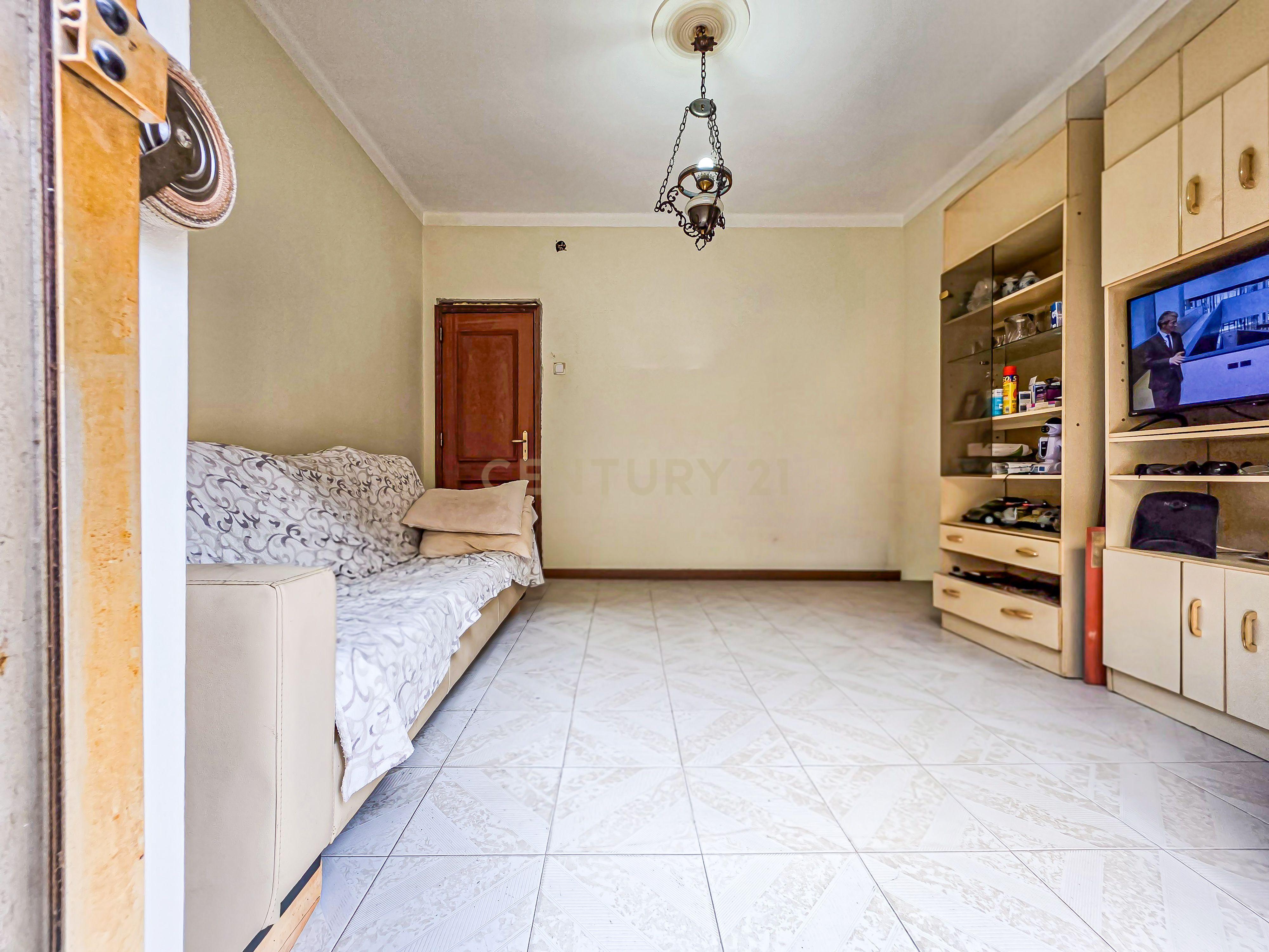 Fotografia 11 de Apartamento T1 com Varanda em Localização Central