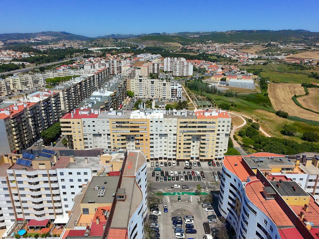 Apartamento T4 na prestigiada Urbanização Quinta do Infantado, Loures com Vista Panorâmica sobre as Lezírias - Image 40