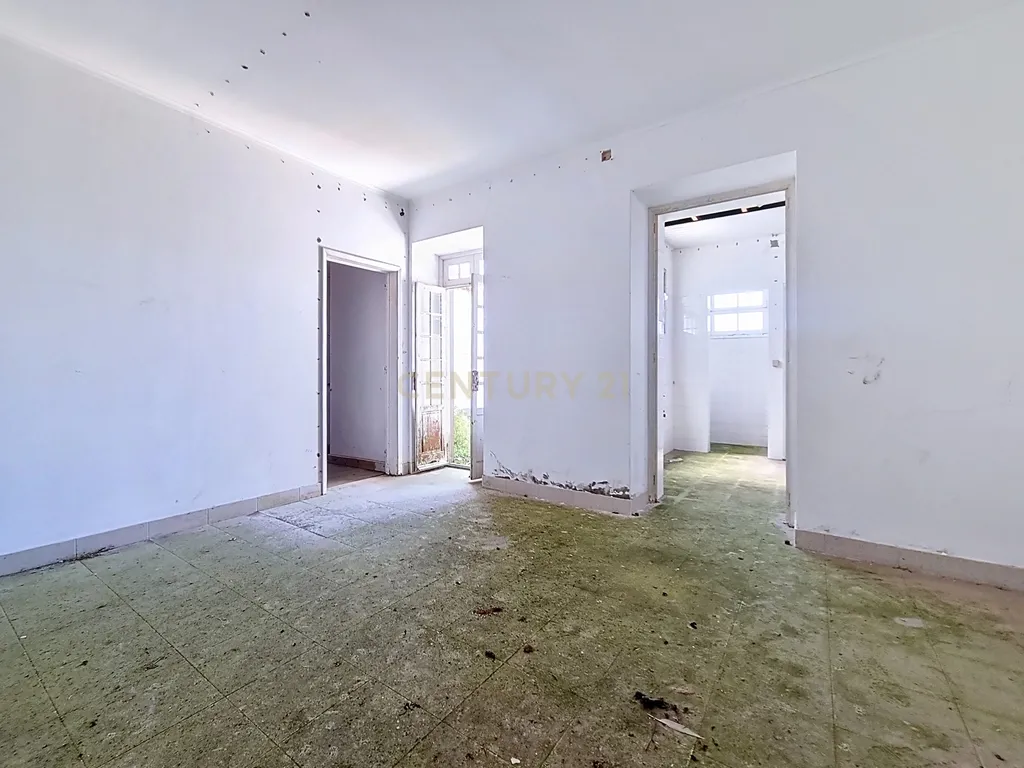 Duas Casas Antigas na Cidade da Ribeira Grande, Ilha de São Miguel - Oportunidade Única! - Image 4