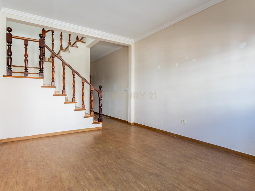 Espaçosa Moradia T3 em Azambuja, Lisboa - Image 3