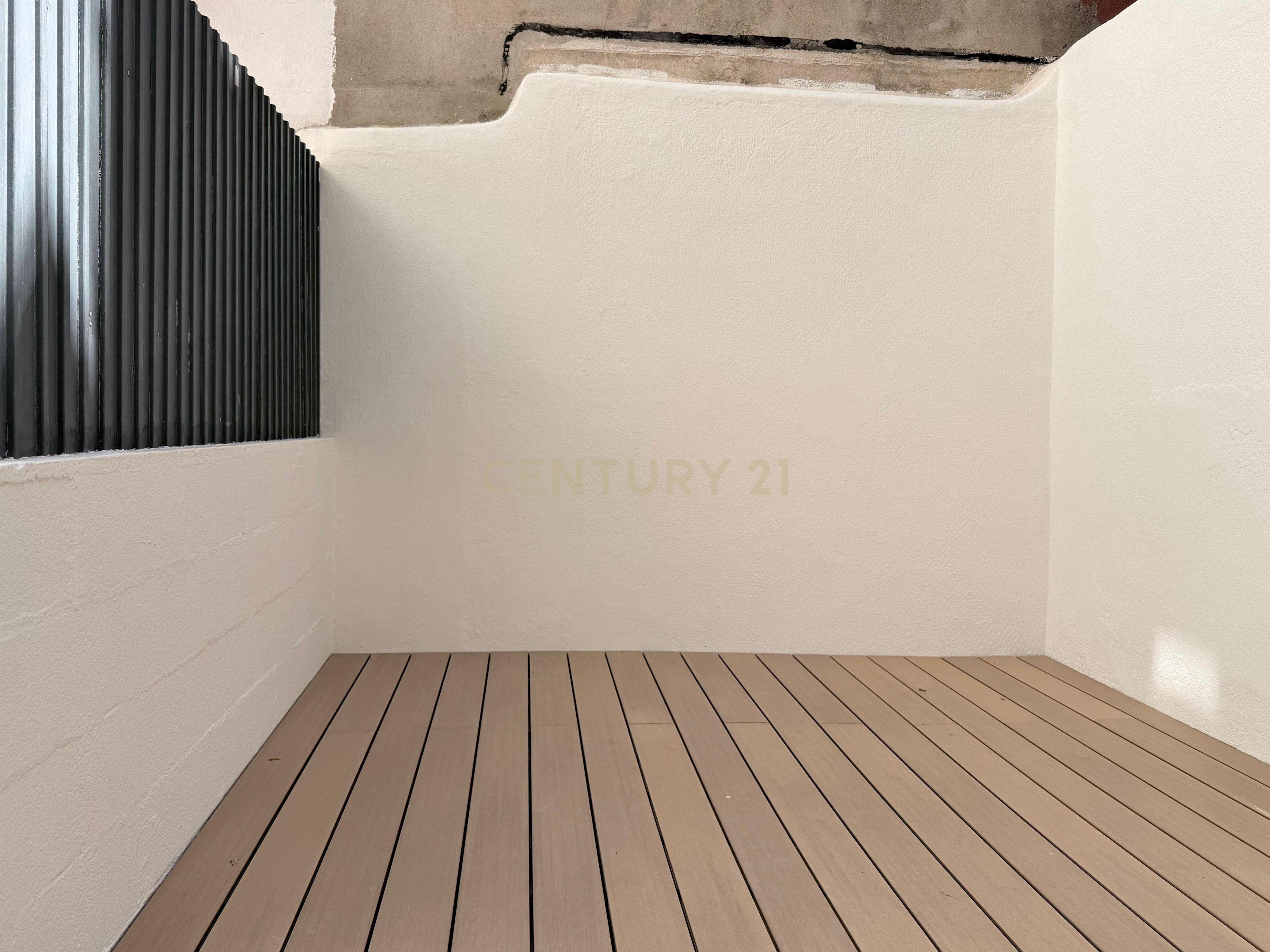 Fotografia 7 de Apartamento Moderno Totalmente Remodelado com Logradouro em Moscavide