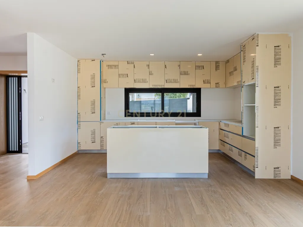 Moradia Gaveto T3 + Escritório | Luxo, Conforto e Vista Incrível – Póvoa de Lanhoso - Image 15