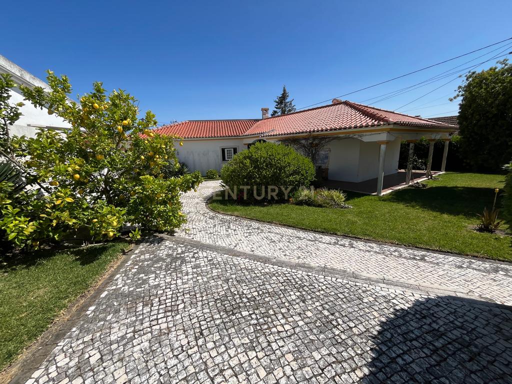 Moradia com 5 quartos em Vale Covo, Bombarral, com jardim, piscina, barbecue, adega e várias zonas de lazer - Image 9
