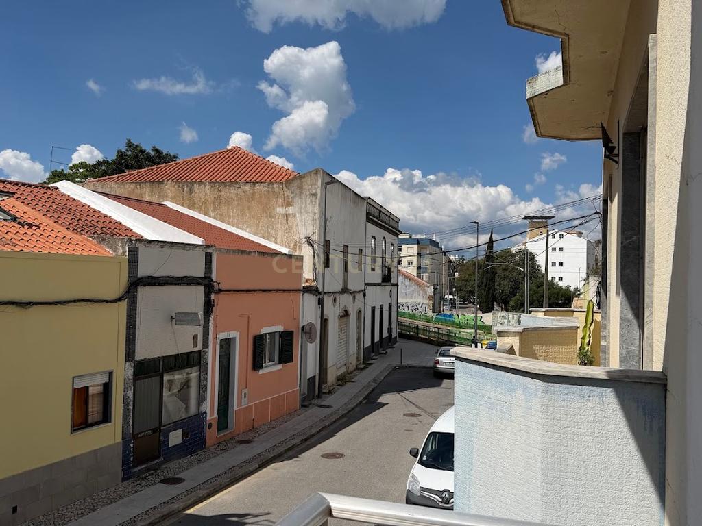 Moradia T2 + 1 no Centro de Portimão | Garagem 55 m² | Potencial + Proximidade às Praias - Image 17