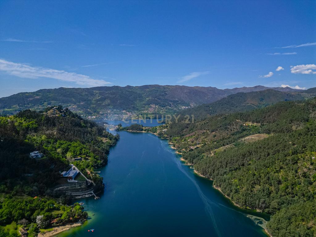 Um Refúgio no Gerês com 2 casas junto ao Rio  - Image 6