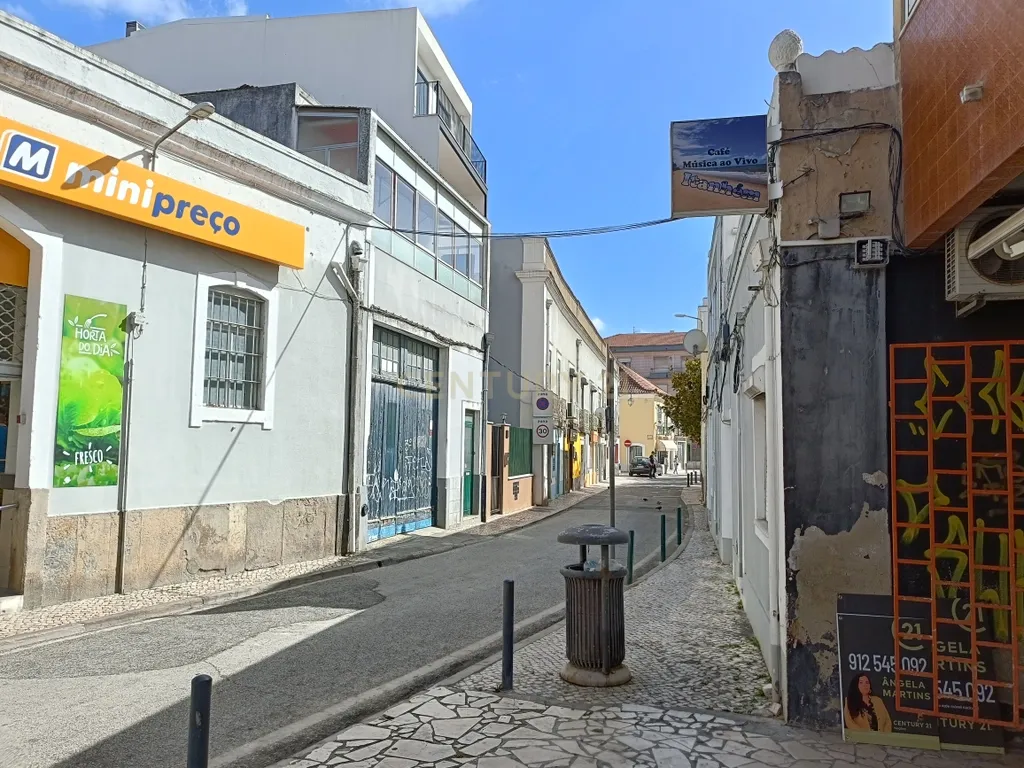 Espaço Comercial na Rua Passos Manuel, Alhandra - Image 22