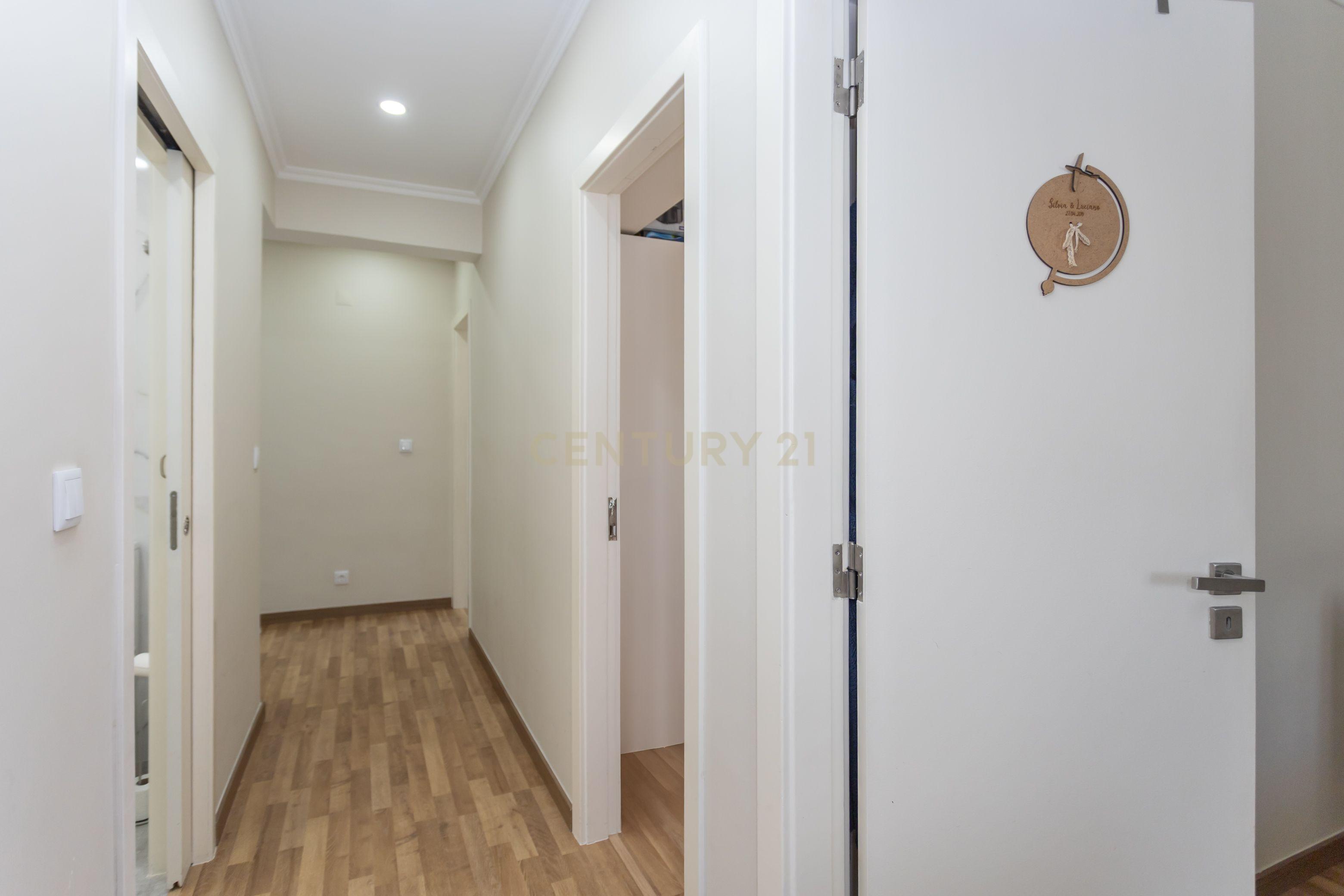 Fantástico T3 totalmente remodelado à venda em Corroios - Miratejo - Image 20