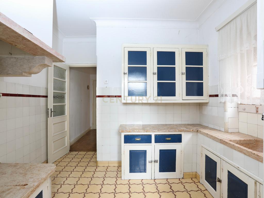 T2 | Entrecampos | 3º Andar com Elevador | 450.000€ - Image 1