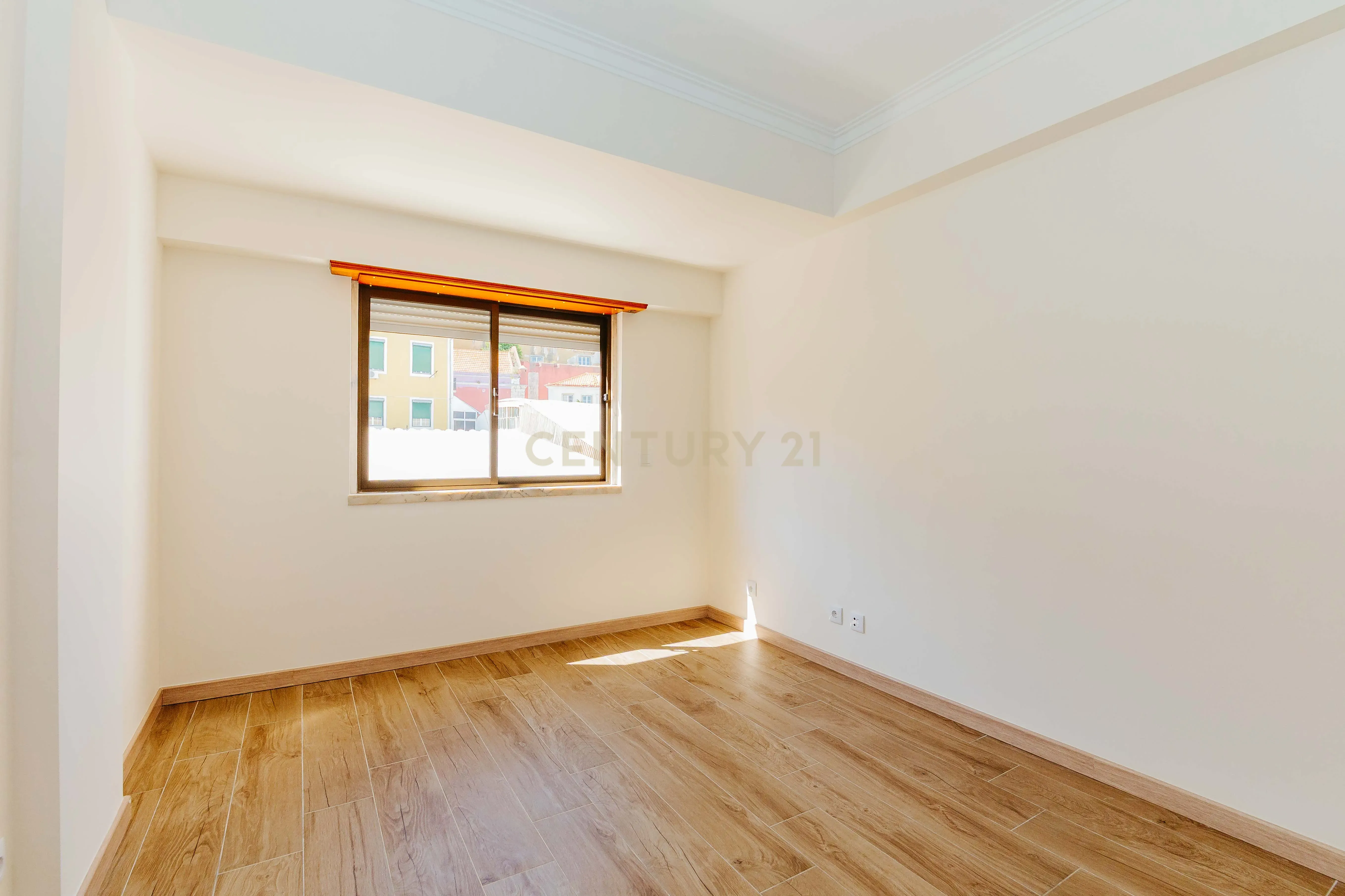 Apartamento T3 Renovado com Vista Rio em Santa Apolónia – Viva no Coração de Lisboa - Image 40