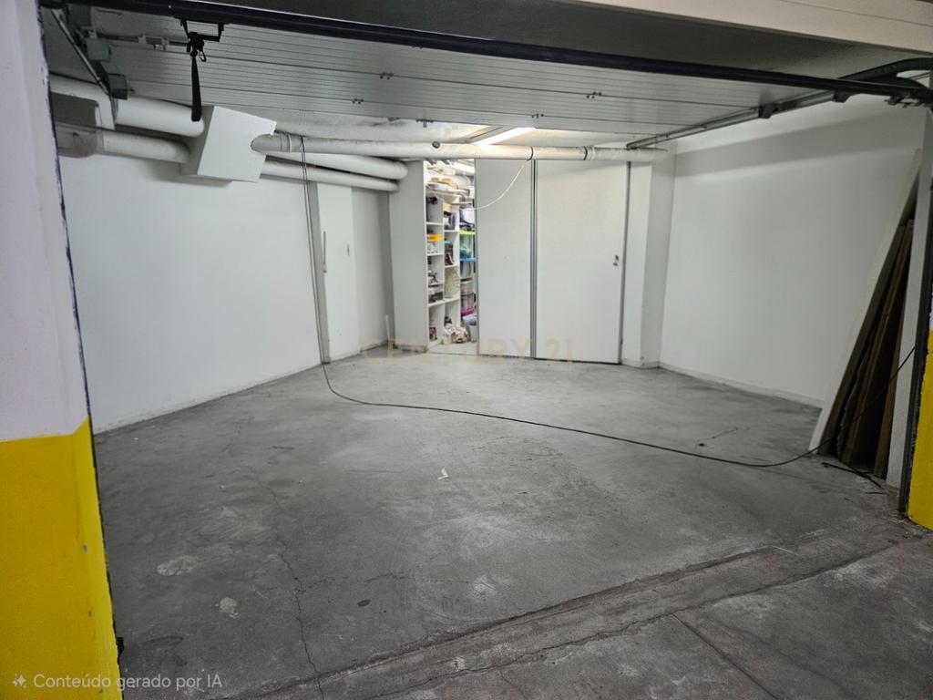 Garagem em Setúbal (São Sebastião) - 34m² - Image 1