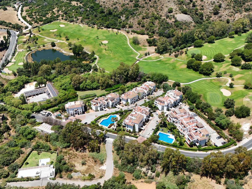 Terreno Exclusivo no Ponto Mais Alto de Los Almendros, Benahavís – 7000 m² com Vista Panorâmica para o Mar e o Golfe - Image 5